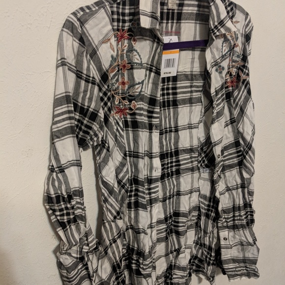 NWT Embroidered Long Sleeve Button down shirt. - Picture 7 of 7